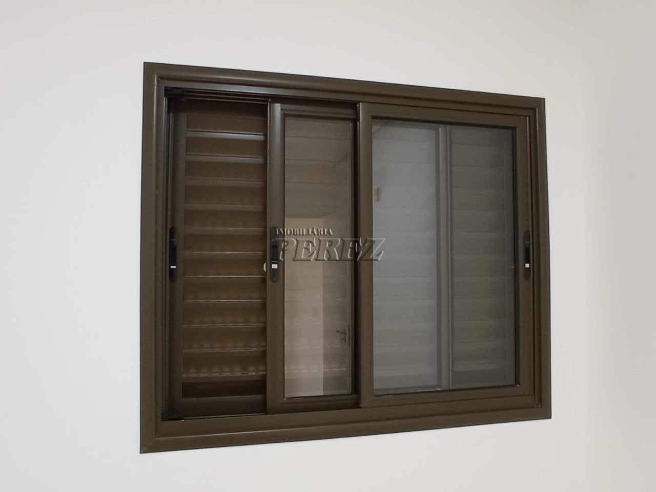 Apartamento à venda no Residencial Aquarela Pinheiros, região oeste de Londrina.