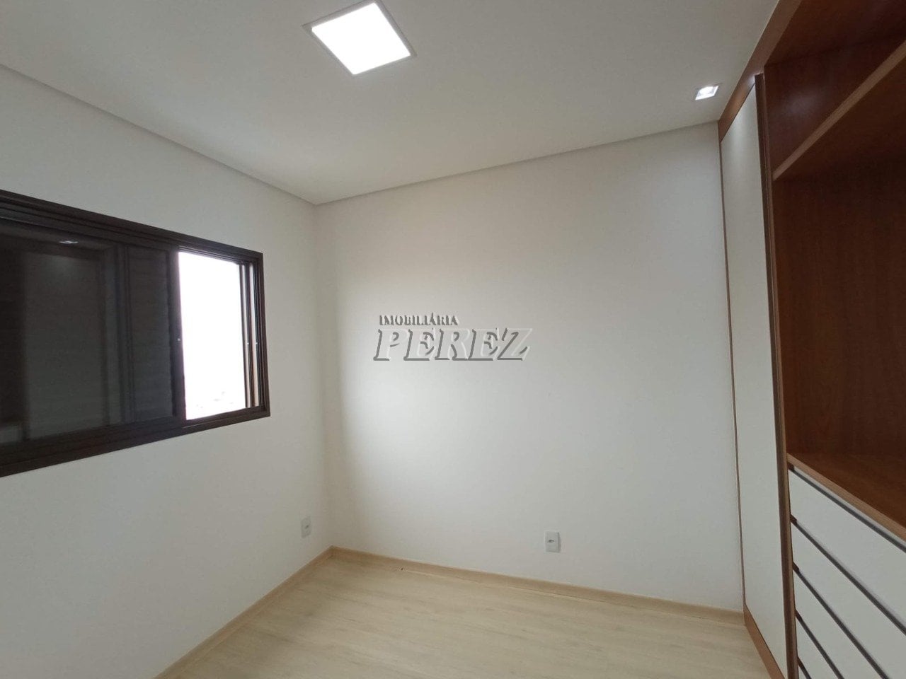 Apartamento à venda no Residencial Aquarela Pinheiros, região oeste de Londrina.