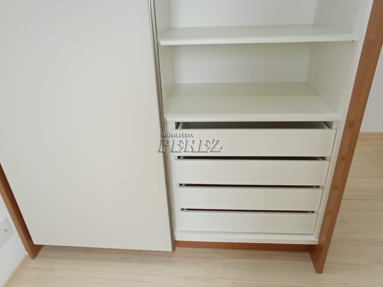 Apartamento à venda no Residencial Aquarela Pinheiros, região oeste de Londrina.