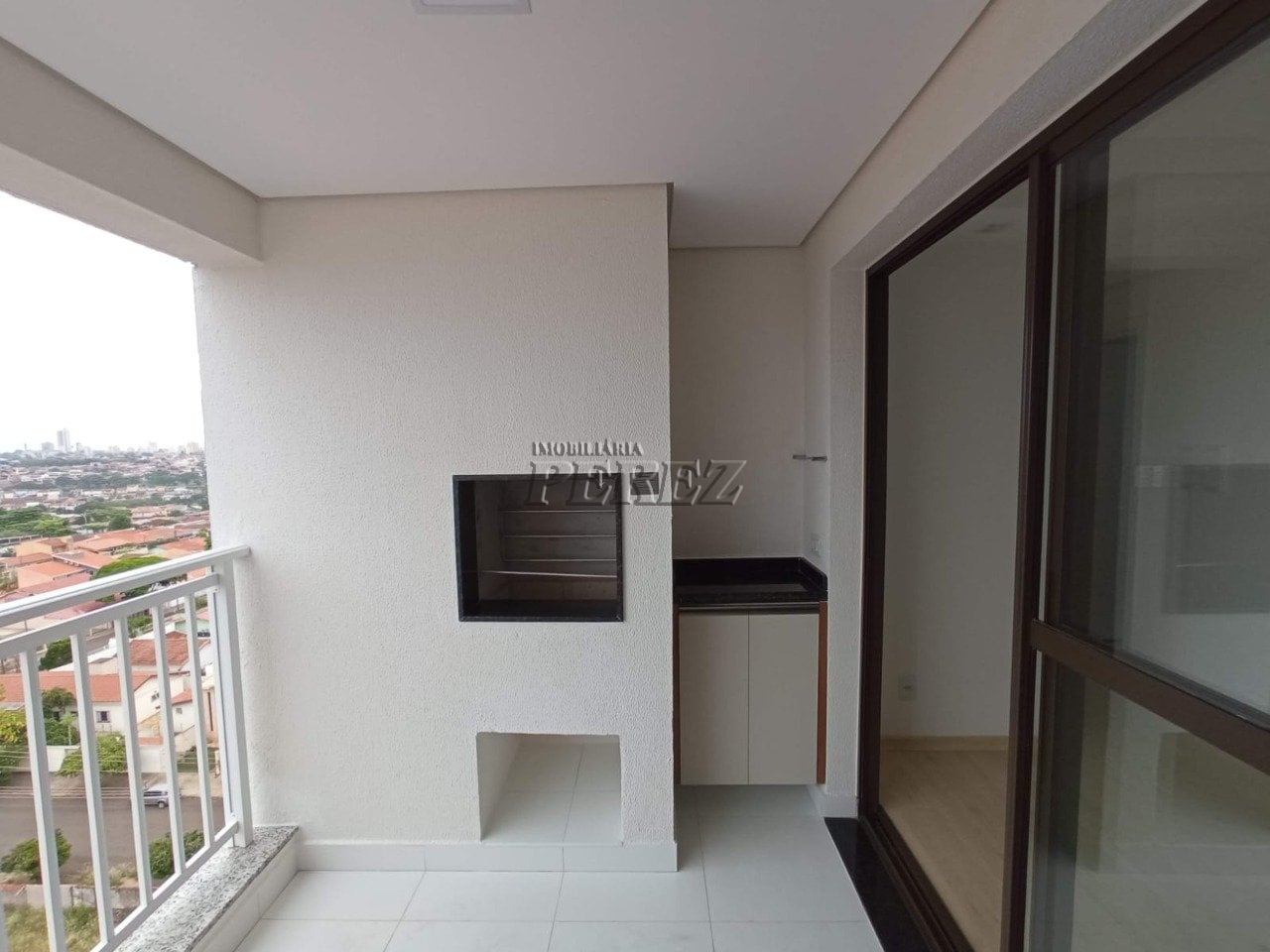 Apartamento à venda no Residencial Aquarela Pinheiros, região oeste de Londrina.