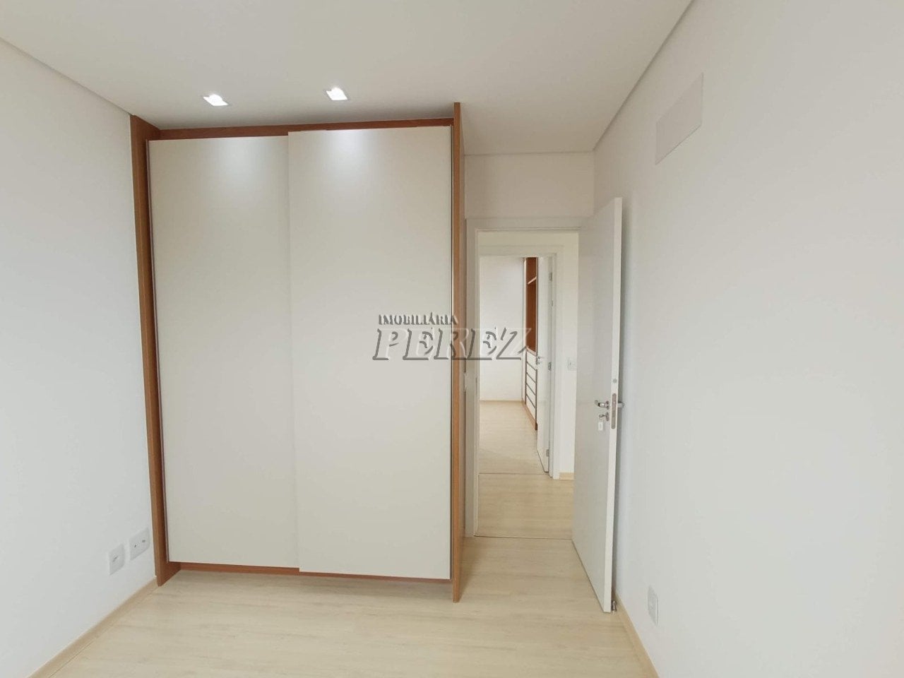Apartamento à venda no Residencial Aquarela Pinheiros, região oeste de Londrina.