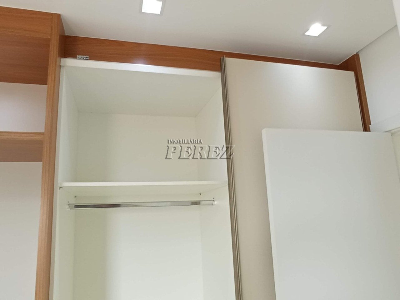 Apartamento à venda no Residencial Aquarela Pinheiros, região oeste de Londrina.