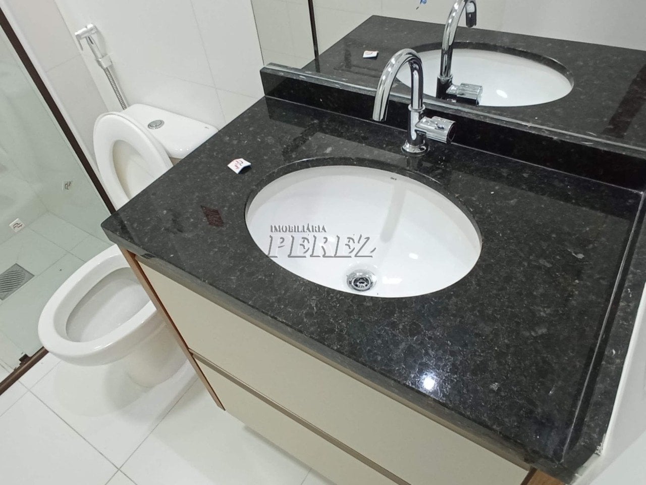 Apartamento à venda no Residencial Aquarela Pinheiros, região oeste de Londrina.