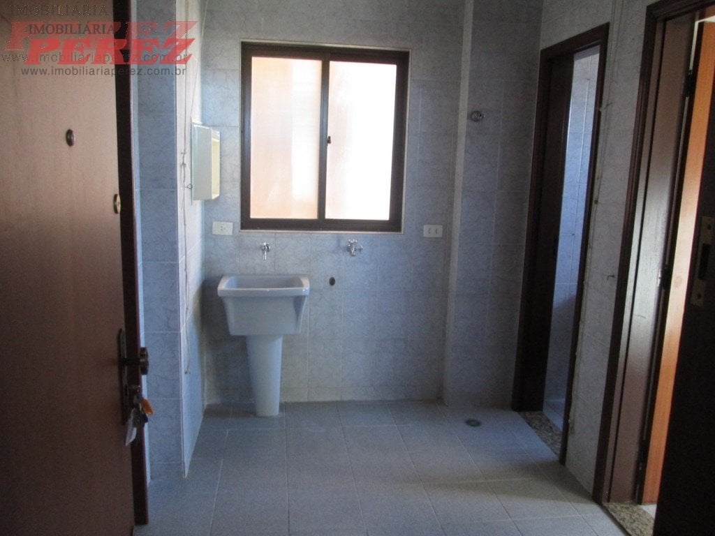 Apartamento à venda e locação no Edifício Pelicanos - Centro de Londrina