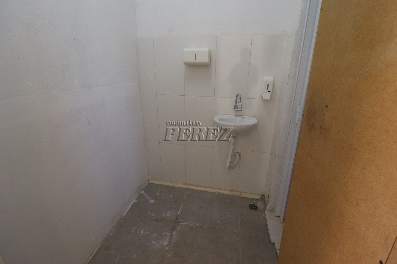 Sala para alugar na Rua Araicas, centro de Londrina