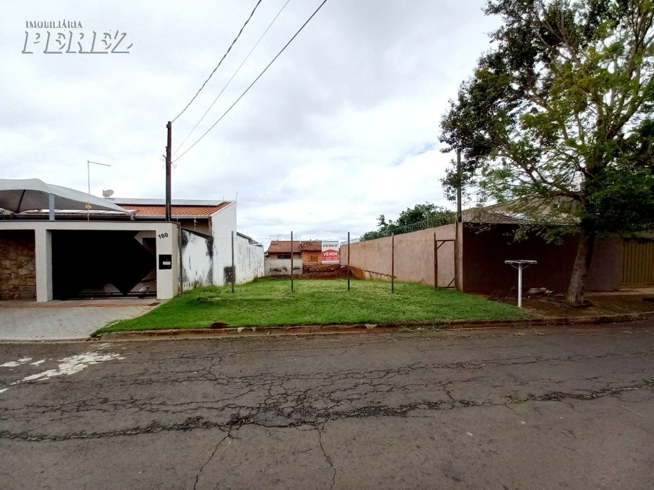 Terreno à venda no Jardim Tarumã, região leste de Londrina