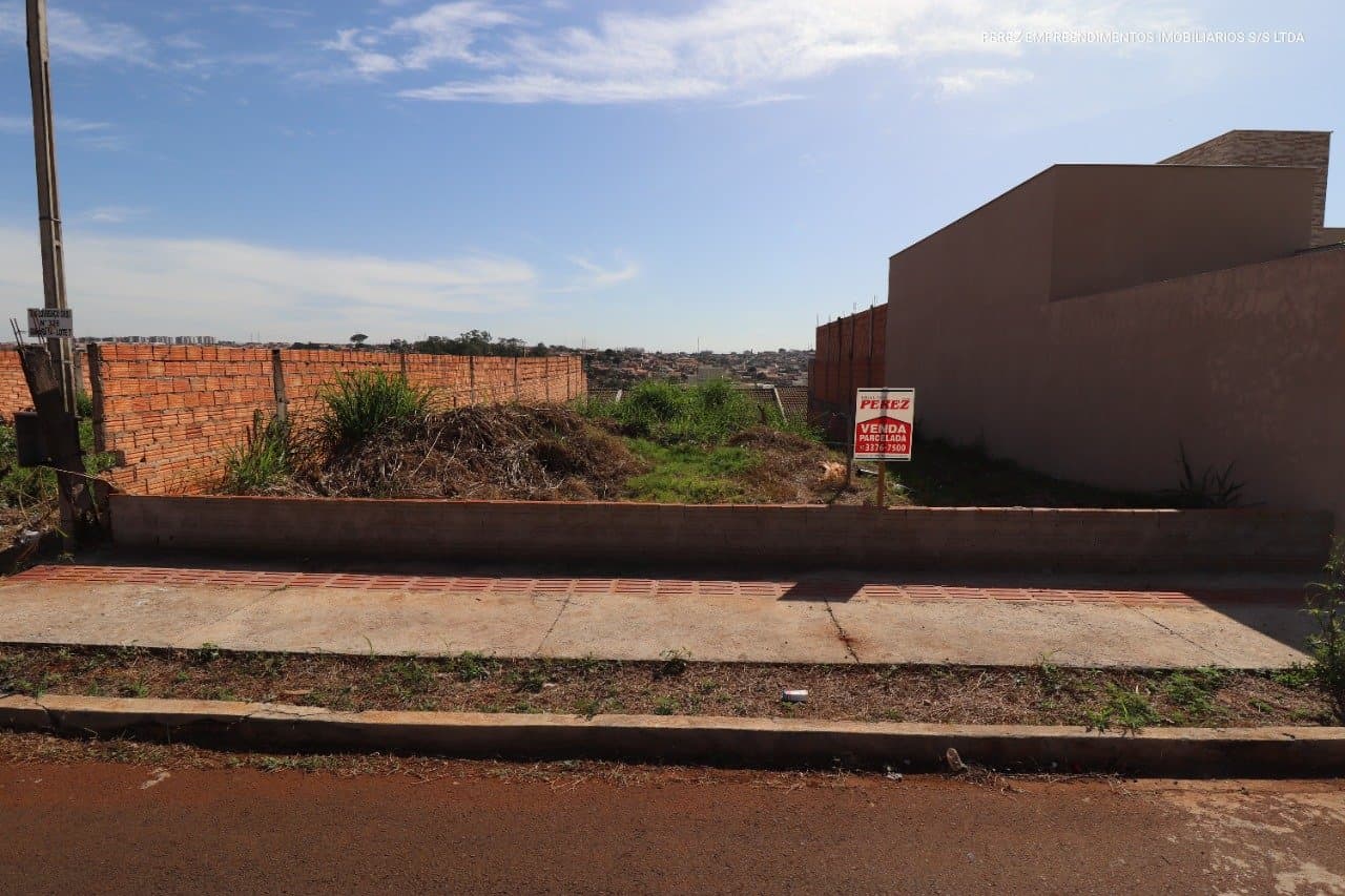 Terreno à venda no Jardim Maria Luiza, região norte de Londrina