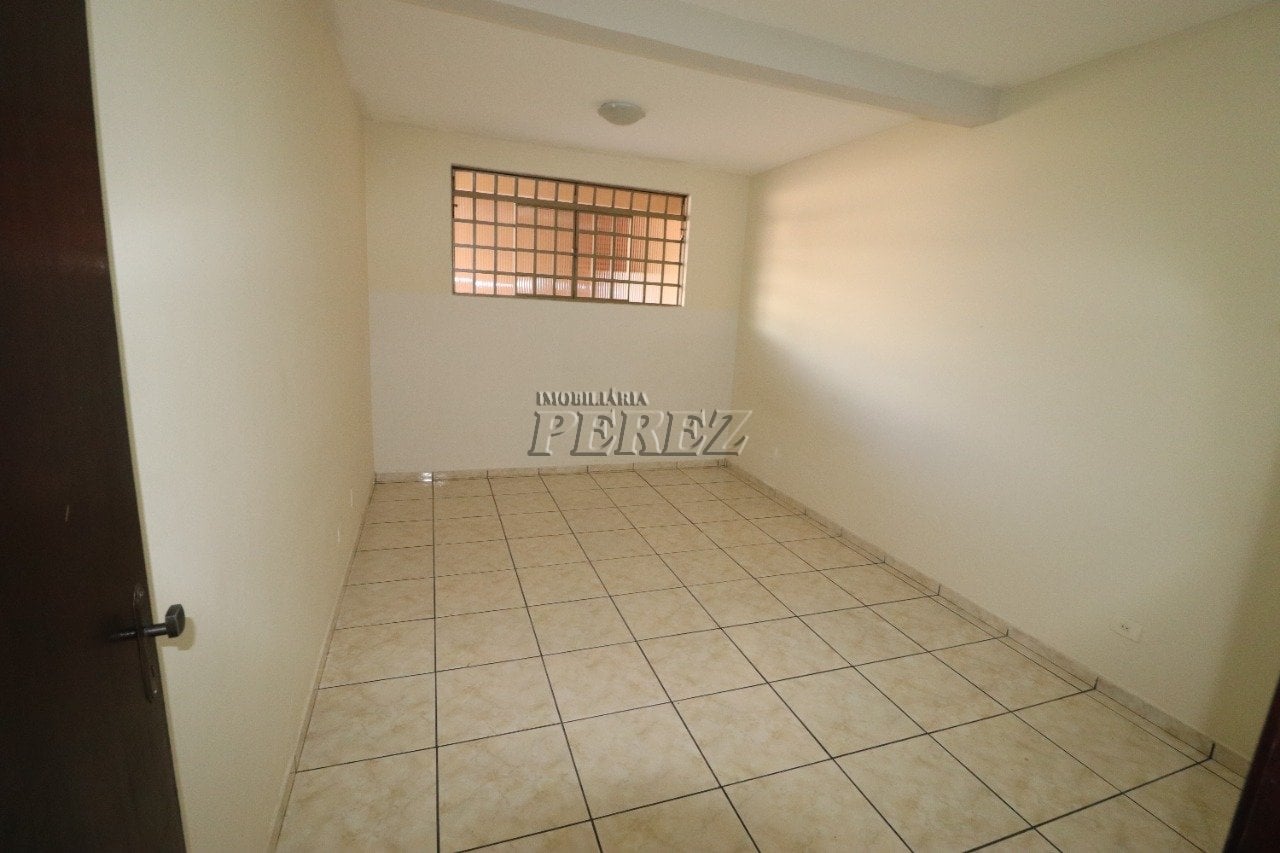 Casa para alugar no Jardim Antares, região leste de Londrina.