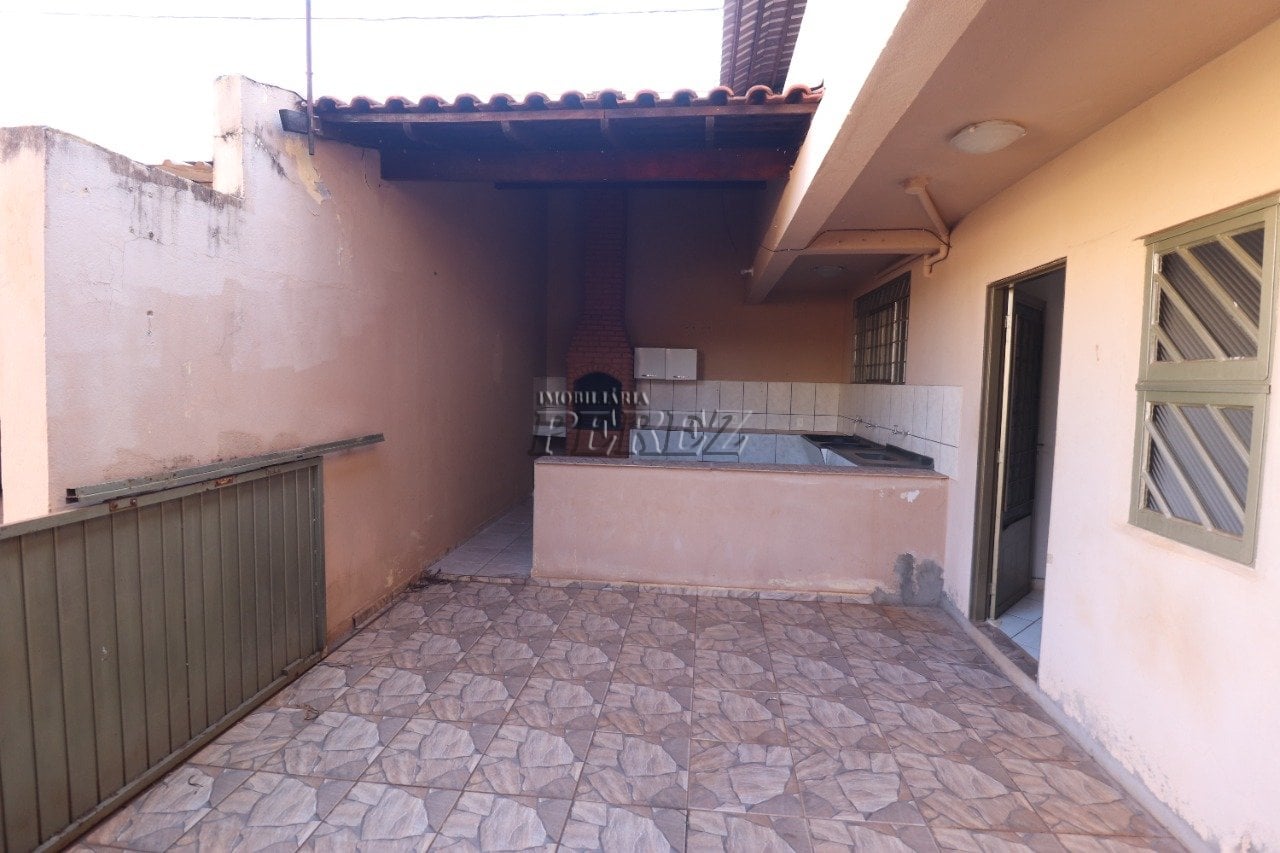 Casa para alugar no Jardim Antares, região leste de Londrina.
