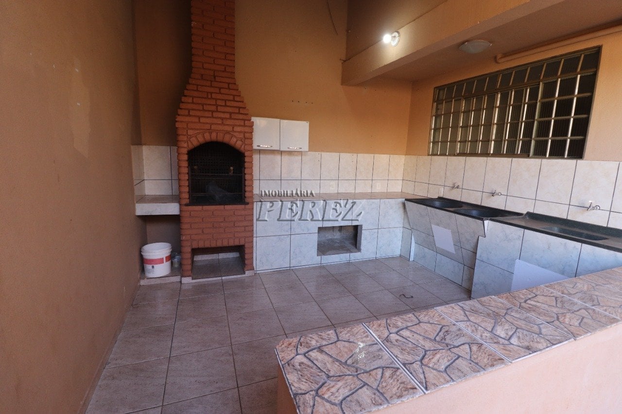 Casa para alugar no Jardim Antares, região leste de Londrina.