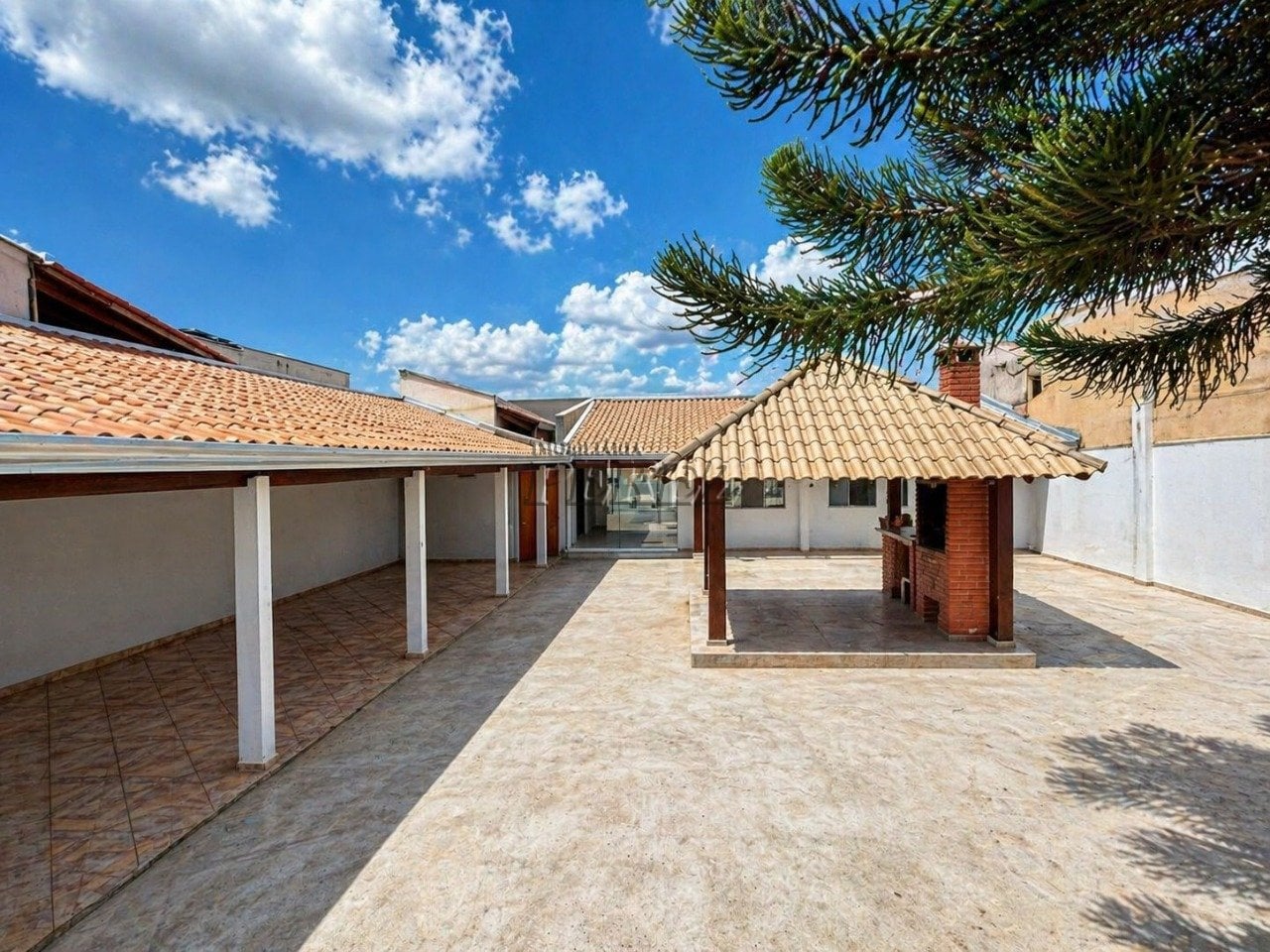 Casa para alugar na região oeste de Londrina, Jardim Colúmbia