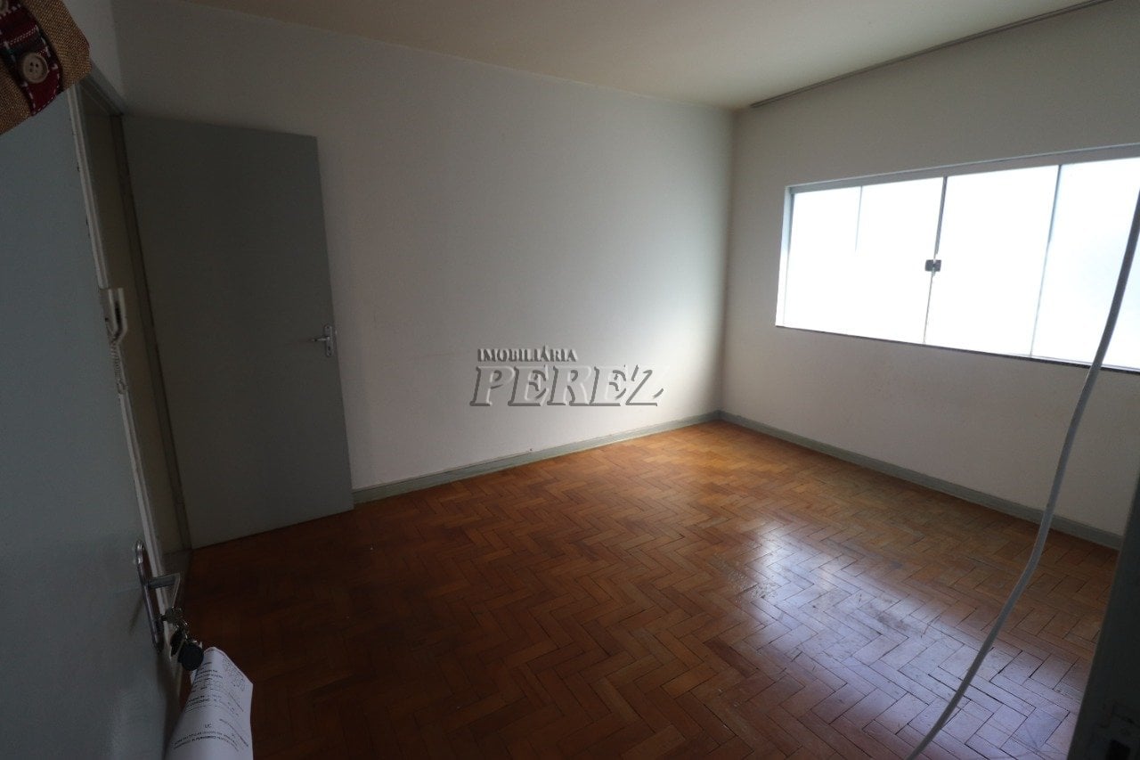 Apartamento à venda no Edifício Egles, no centro de Londrina