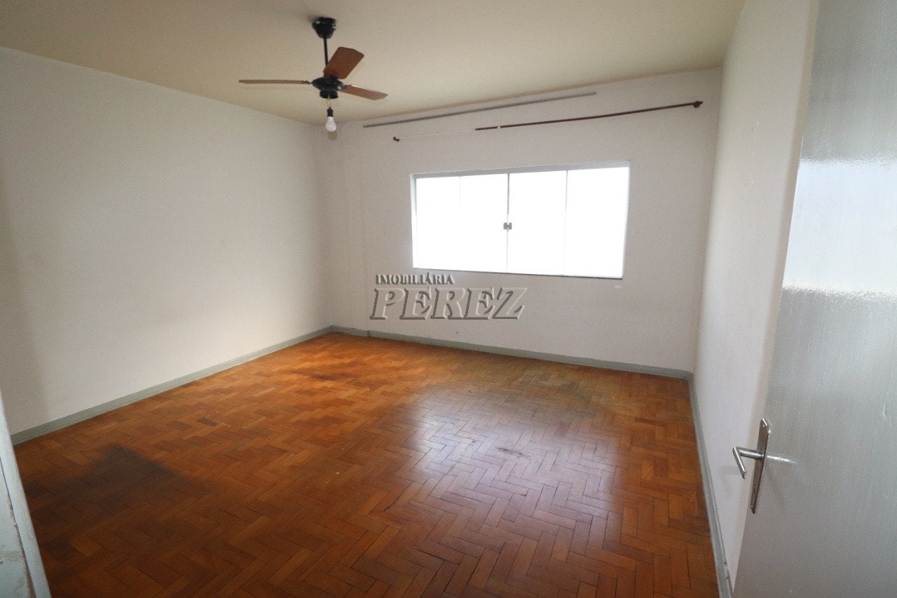 Apartamento à venda no Edifício Egles, no centro de Londrina