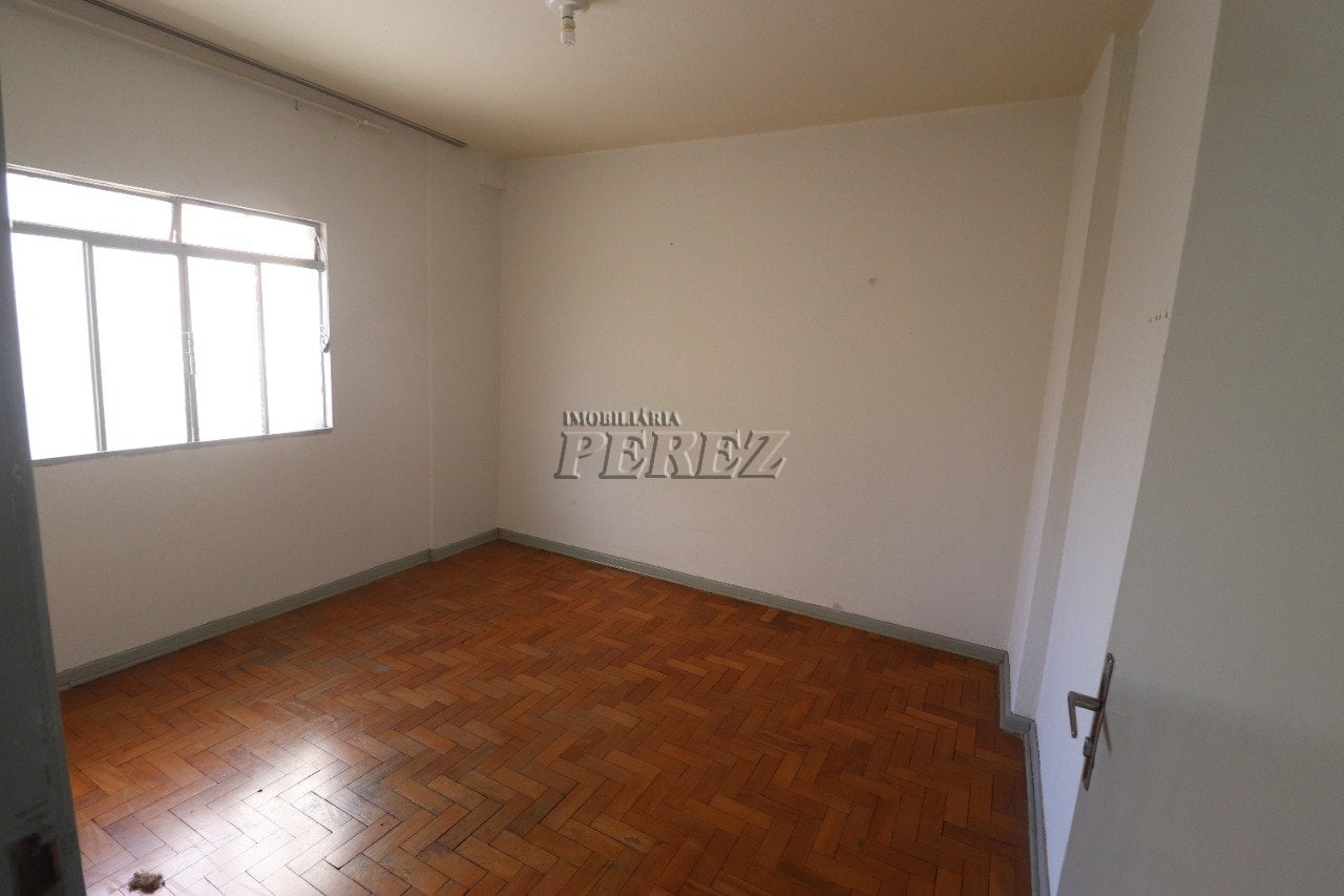 Apartamento à venda no Edifício Egles, no centro de Londrina