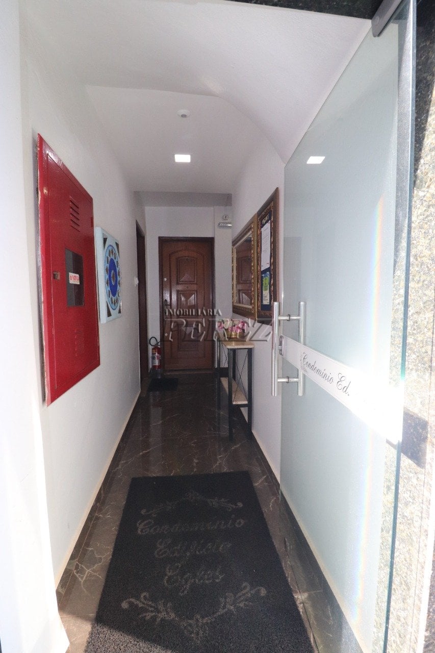Apartamento à venda no Edifício Egles, no centro de Londrina