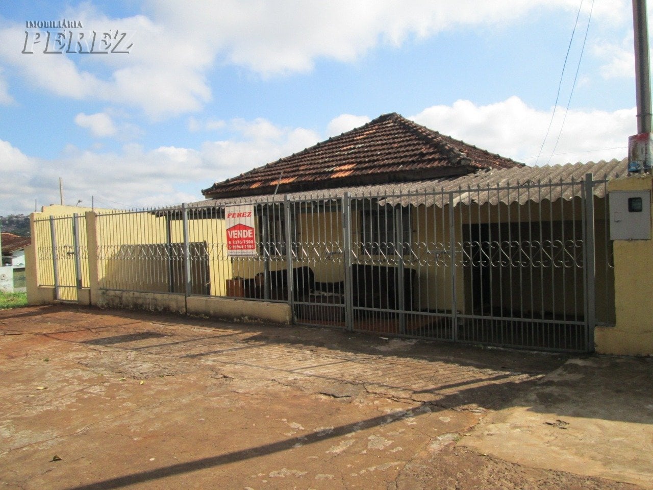 Casa à venda no Jardim do Sol, região oeste de Londrina.
