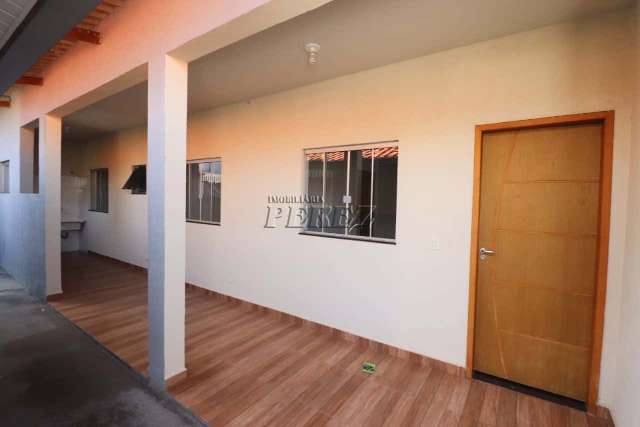 Casa para alugar na região leste de Londrina, Rua Inhambu. — foto principal