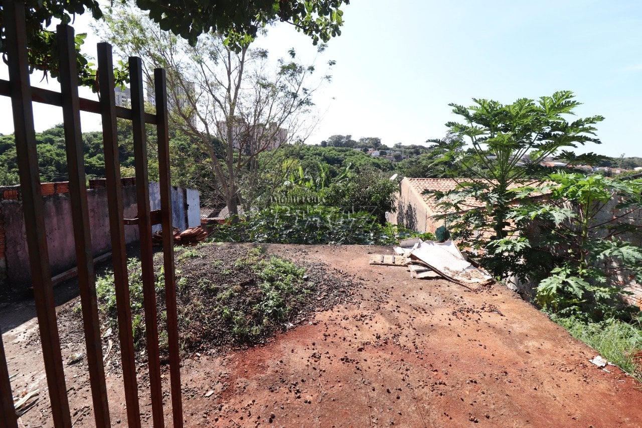 Terreno à venda na Rua Rudolph Diesel, região oeste de Londrina