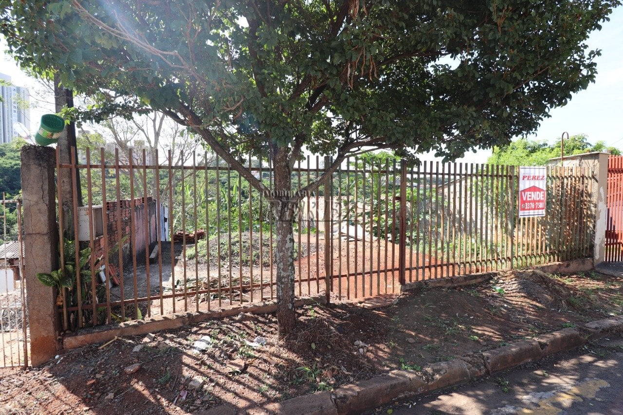 Terreno à venda na Rua Rudolph Diesel, região oeste de Londrina