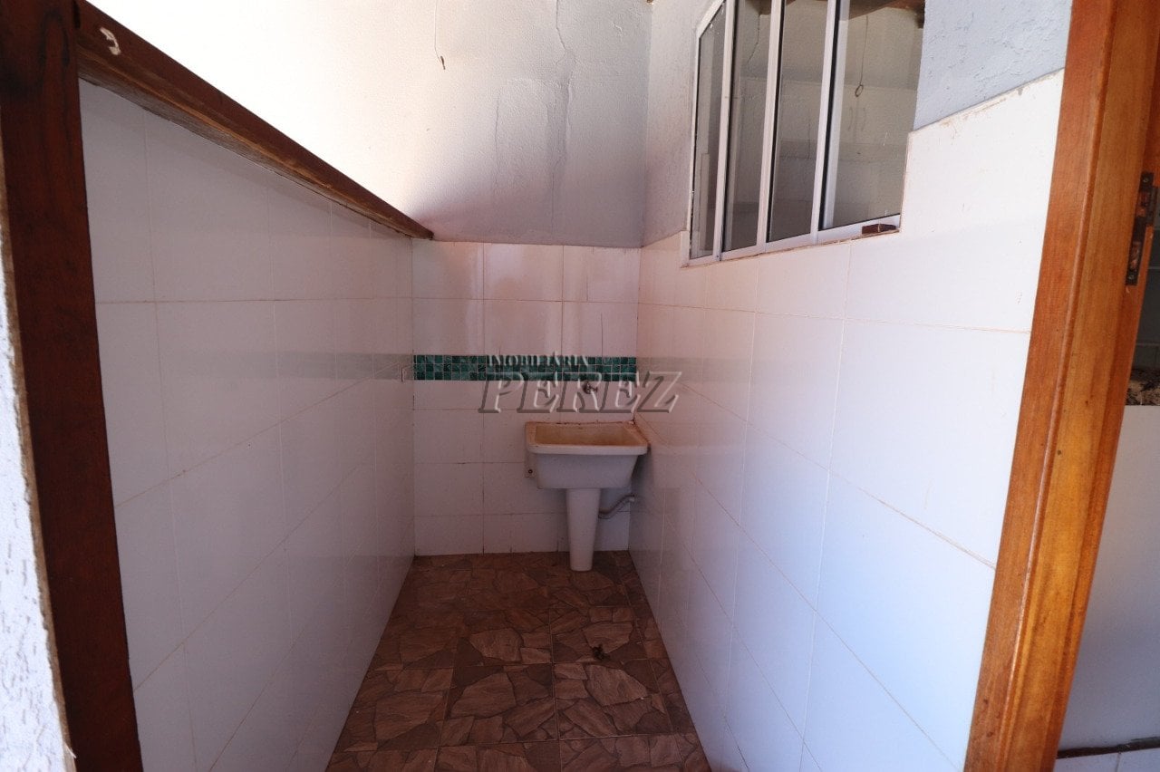 Casa à venda na região leste de Londrina - Califórnia