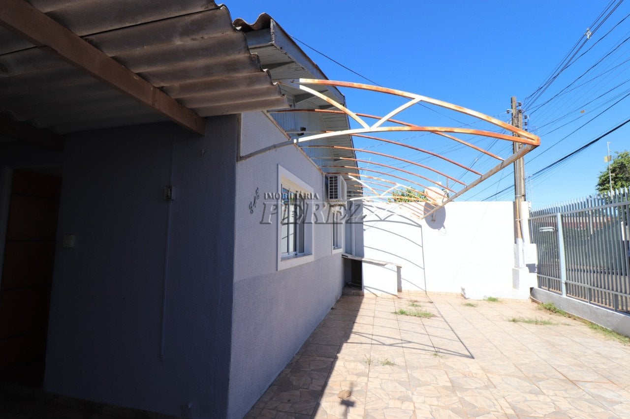 Casa à venda na região leste de Londrina - Califórnia