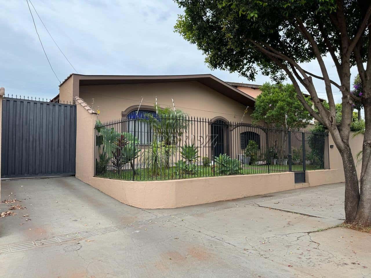Casa à venda na região oeste de Londrina - Jadim Shangri-la A — foto principal