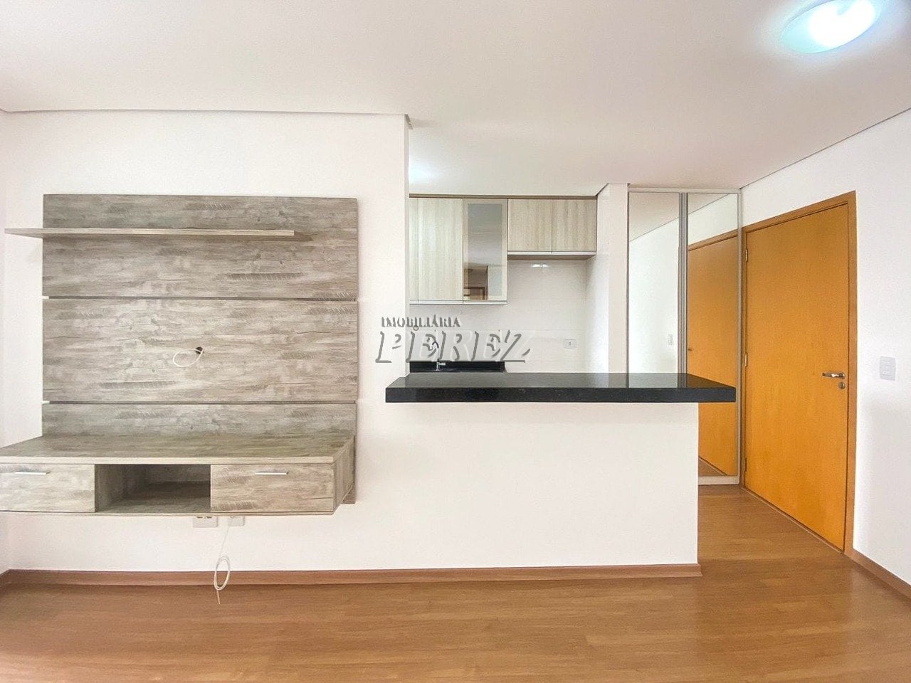 Apartamento para alugar no centro de Londrina, Edifício Aruak.