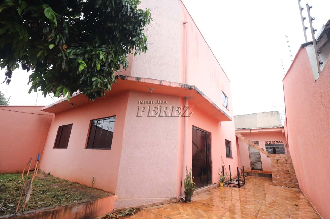 Sobrado à venda no Jardim Planalto, região norte de Londrina — foto principal