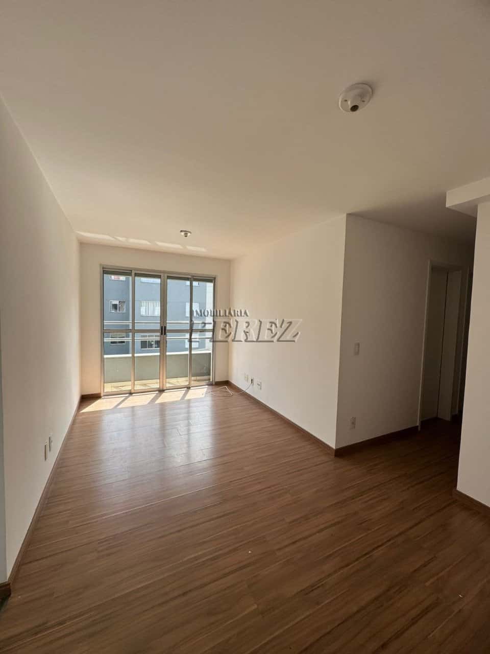 Apartamento à venda no Edifício Residencial Tapuias - Região leste de Londrina — foto principal