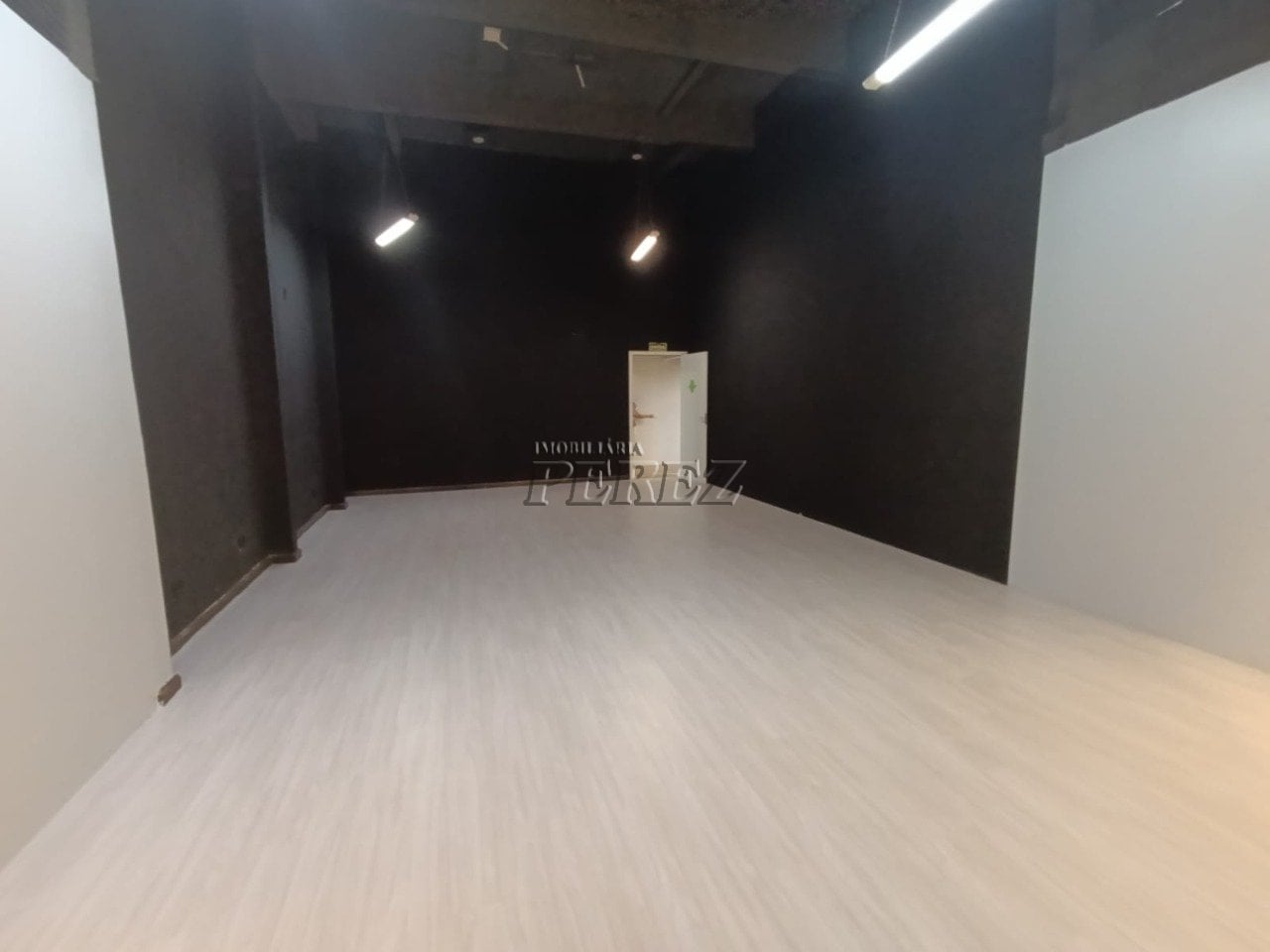 Salão comercial para alugar na Rua Araguaia, centro de Londrina