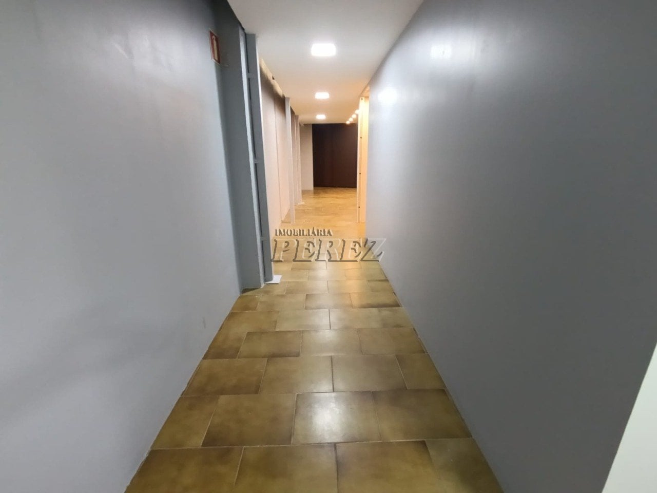 Salão comercial para alugar na Rua Araguaia, centro de Londrina