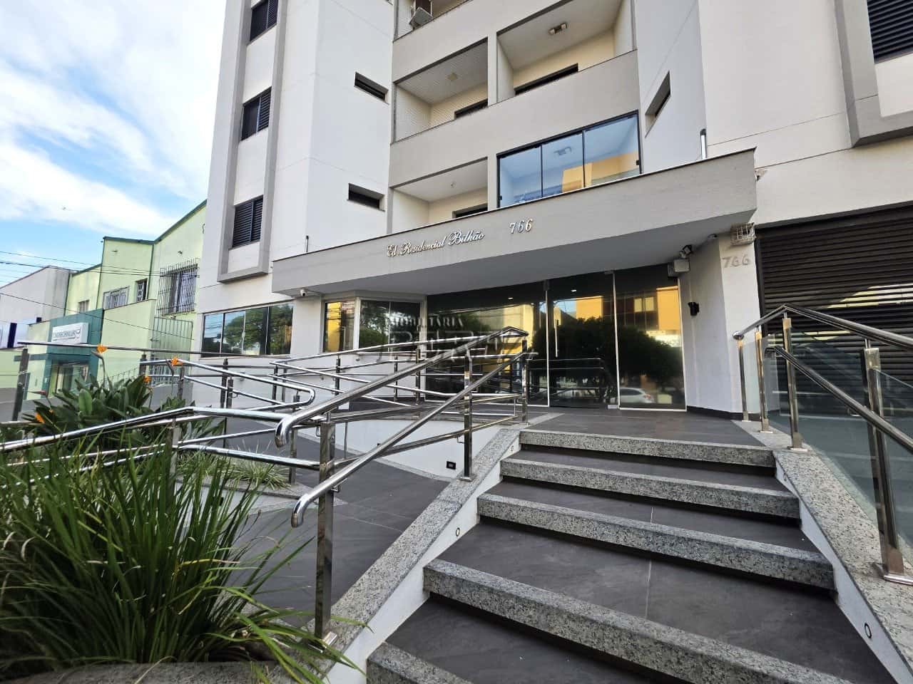 Apartamento para alugar no centro de Londrina - Edifício Bilhão. — foto principal
